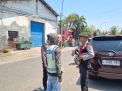 Polres Pelabuhan Tanjung Perak Melaksanakan Patroli Kota Presisi, Dialogis dengan Tukang Parkir untuk Harkamtibmas