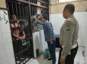 Polsek Kenjeran Cek Ruang Tahanan Antisipasi Masuknya Barang Terlarang