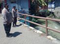 Polsek Krembangan Cek Ketinggian Debit Air Sungai, Waspada Potensi Banjir