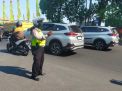 Polsek Asemrowo Turut Mengatur Lalu Lintas di Jembatan Genting