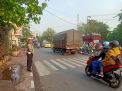 Polsek Semampir Melaksanakan Pengaturan Lalu Lintas Pagi Antisipasi Adanya Kemacetan