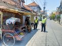 Patroli Harkamtibmas Polsek Semampir di Jalan Pertukangan: Himbauan Tarif Parkir