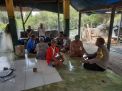 Bhabinkamtibmas Morokrembangan Sosialisasikan Kerukunan di Masa Politik