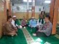 Bhabinkamtibmas Kelurahan Asemrowo Laksanakan Sholat Jumat Berjamaah dan Sampaikan Himbauan Kamtibmas