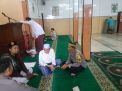 Sinergi Polsek Asemrowo dan Warga dalam Kegiatan Sholat Jumat di Masjid Al Hidayah