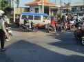 Polsek Asemroro Laksanakan Pengaturan Lalin Pagi di Persimpangan Rel KA Tambak Mayor