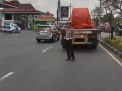 Polsek Krembangan Atasi Gajah Mogok di Depan SPBU Antariksa, Arus Lalin Tetap Lancar