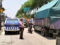 Polsek Krembangan Gencar Lakukan Patroli Lalu lintas di Jalan Dupak Rukun untuk Antisipasi Kepadatan Kendaraan dan Laka Lantas