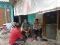 Polsek Asemrowo dan Babinsa Sambangi Ketua RW 05, Ajak Warga Ciptakan Pemilu Damai dan Jaga Harkamtibmas