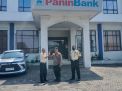 Polsek Asemrowo Sambangi Bank Panin, Berikan Himbauan Waspada terhadap Kejahatan