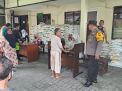 Kanit Binmas Polsek Pabean Cantikan Himbau Warga Bantaran Rel KA untuk Tingkatkan Keamanan dan Pemilu Damai