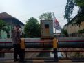Polsek Krembangan Cek Debit Air Sungai, Cegah Adanya Potensi Banjir