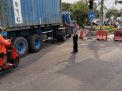 Polsek Asemrowo Antisipasi Kemacetan Melalui Patroli Lalu Lintas di Jalan Dupak Rukun