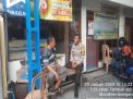 Bhabinkamtibmas Morokrembangan Sampaikan Pesan Kerukunan Jelang Pemilu di Jalan Tambak Asri