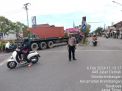 Polsek Krembangan Atur Arus Lalu Lintas di Jalan Gresik, Arus Ramai Lancar Tanpa Kemacetan