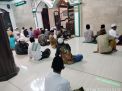 Kapolsek Krembangan dan Pawas K18 Laksanakan Sholat Subuh Berjamaah di Masjid Darussalam