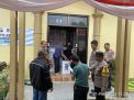 Kapolsek dan Wakapolsek Krembangan Awasi Ketat Gudang Logistik Pemilu di Balai RW 3 Morokrembangan