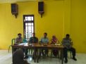Bhabinkamtibmas Tanjung Perak Hadiri Rapat Evaluasi Pembukaan Portal di Perbatasan Kelurahan