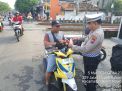 Polsek Asemrowo Tegakkan Disiplin di Rel KA Jalan Tambak Mayor Melalui Teguran Presisi