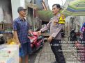 Bhabinkamtibmas Wonokusumo dan Ketua RT 05 RW 11 Pantau Pasar Tumpah, Wujudkan Ketertiban dan Keamanan