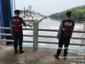 Unit Raimas Sat Samapta Polres Pelabuhan Tanjung Perak Gelar Patroli Cek Debit Air untuk Mitigasi Pasang Air Laut