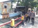Polsek Krembangan Melaksanakan Pengecekan Debit Air Sungai Solotigo, Antisipasi Poteni Banjir