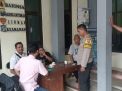 Bhabinkamtibmas Ujung, Berikan Himbauan Penting kepada Warga di Kantor Kelurahan Ujung