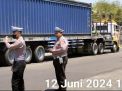Polsek Krembangan Mantau Arus Lalu Lintas di Depan SPBU Jalan Kalianak