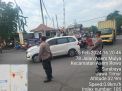 Polsek Asemrowo Laksanakan Pengaturan Lalin Sore di Rel KA Tambak Mayor, Terpantau Arus Lancar