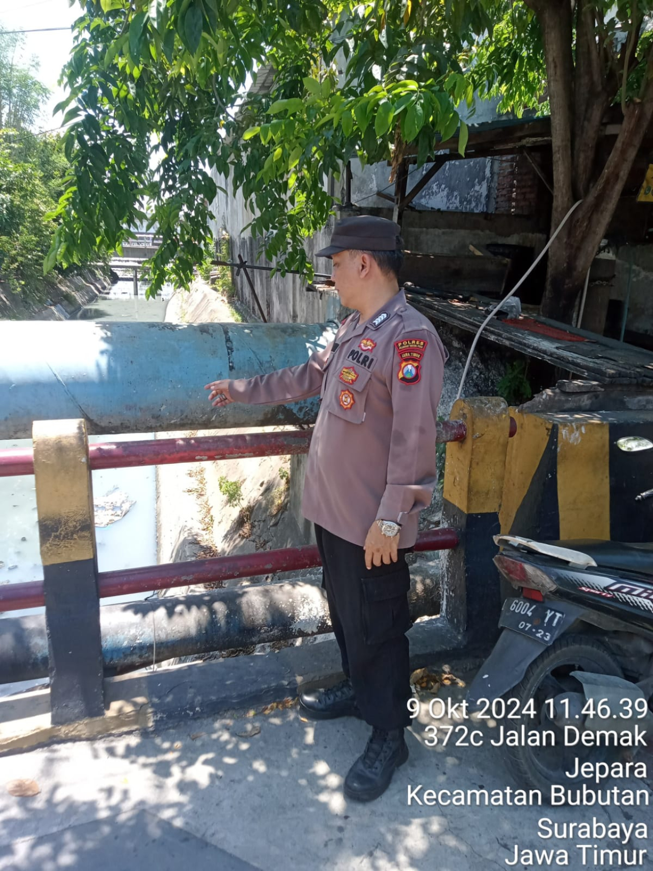Polsek Krembangan Melaksanakan Patroli Pengecekan Debit Air Solotigo, Cegah Adanya Potensi Banjir