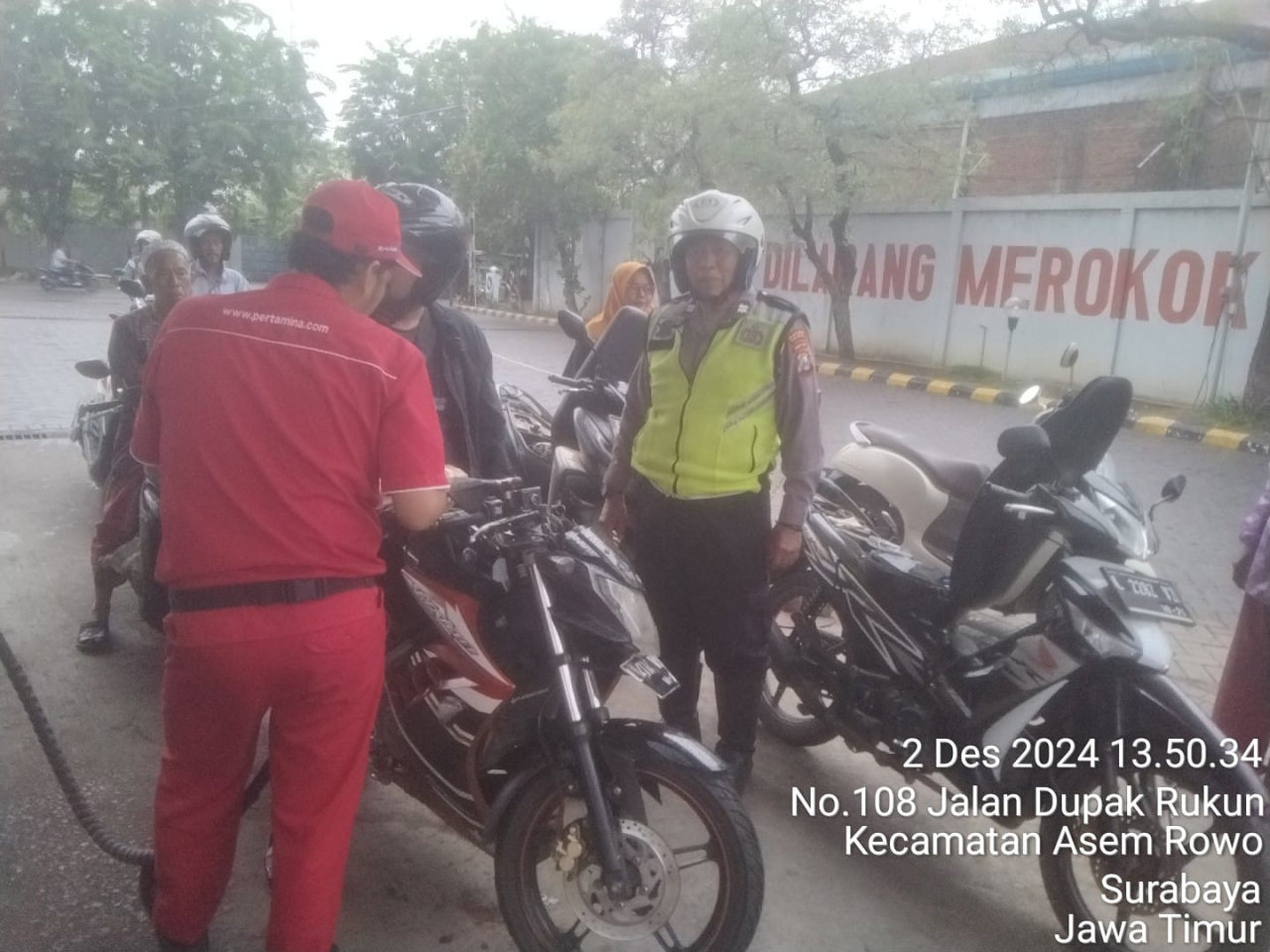 Personil Polsek Asemrowo Laksanakan Patroli Pengecekan SPBU Tambak Mayor