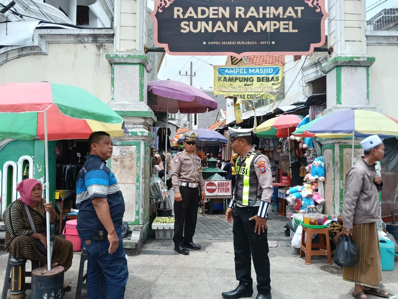 Polsek Semampir Gelar Patroli Harkamtibmas di Kawasan Wisata Religi Sunan Ampel