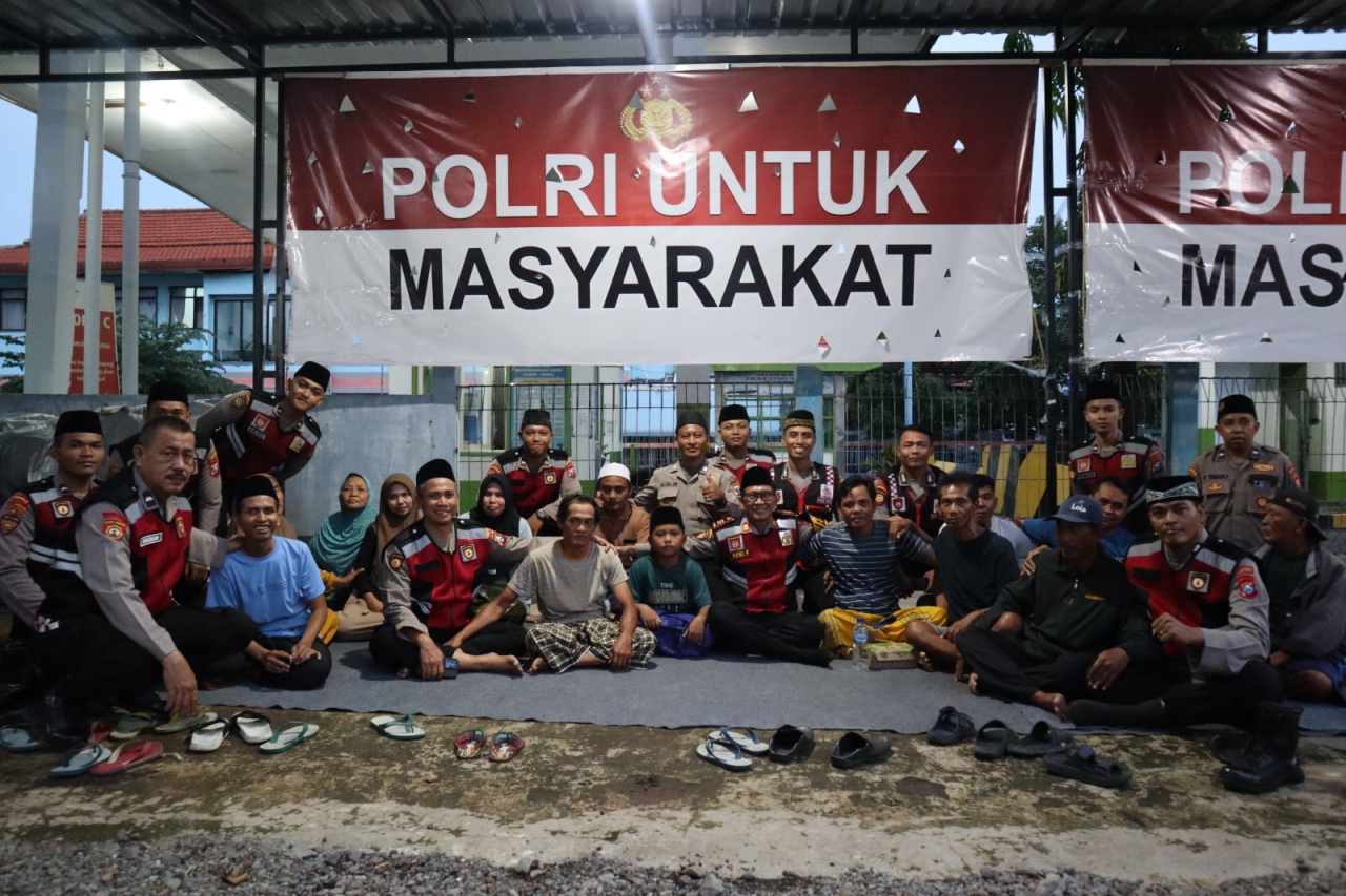 Polres Pelabuhan Tanjung Perak Gelar Buka Bersama dan Berbagi Takjil dengan Anak Jalanan