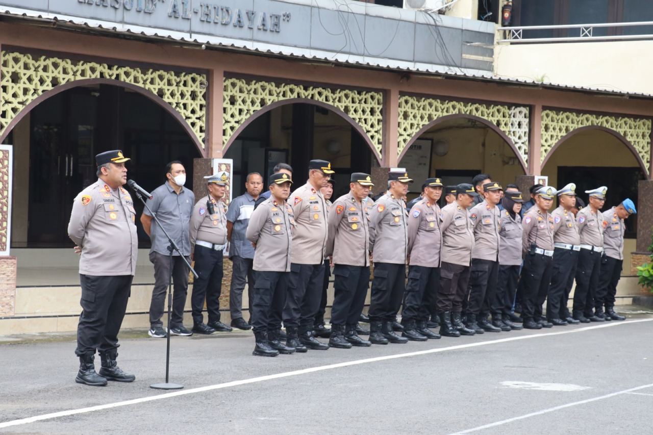 Polres Pelabuhan Tanjung Perak Gelar Pengamanan Malam Takbir Idul Fitri 1446 H