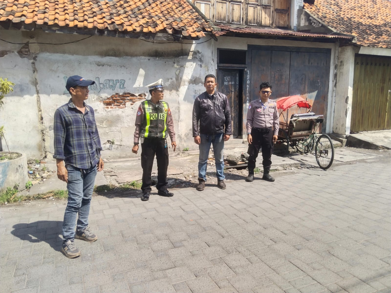 Patroli Harkamtibmas, Polsek Semampir Antisipasi Parkir Liar dan 3C di Jalan Petukangan