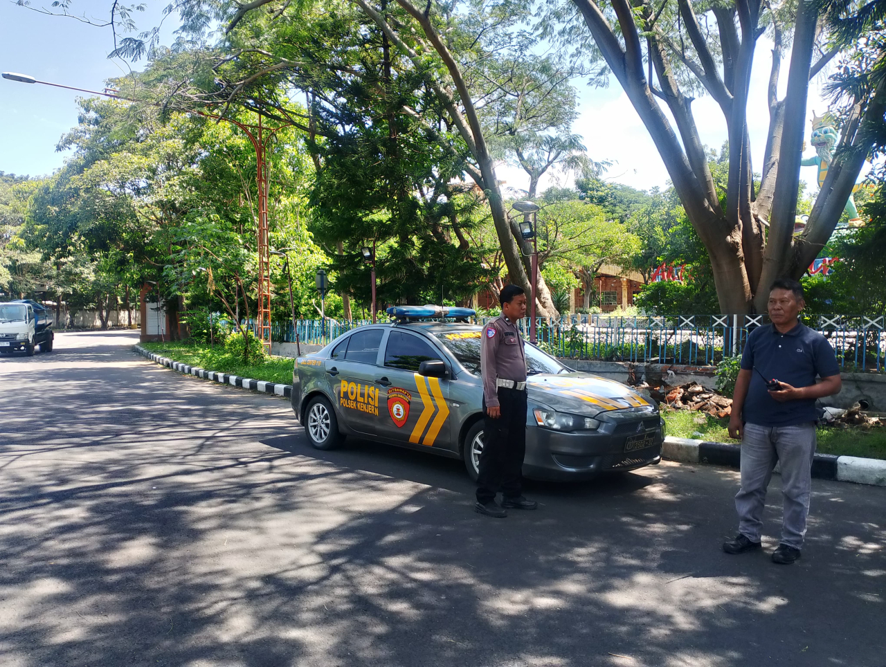Pawas Polsek Kenjeran Pimpin Patroli Harkamtibmas di Tempat Wisata Atlantis Kenpark