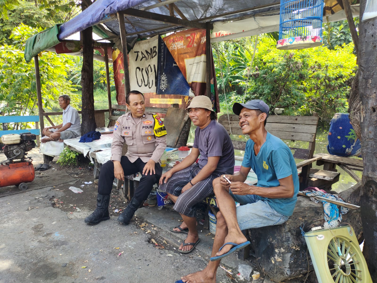 Bhabinkamtibmas Sidotopo Wetan Ajak Warga Platuk Donomulyo Peduli Kamtibmas dan Jauhi Narkoba