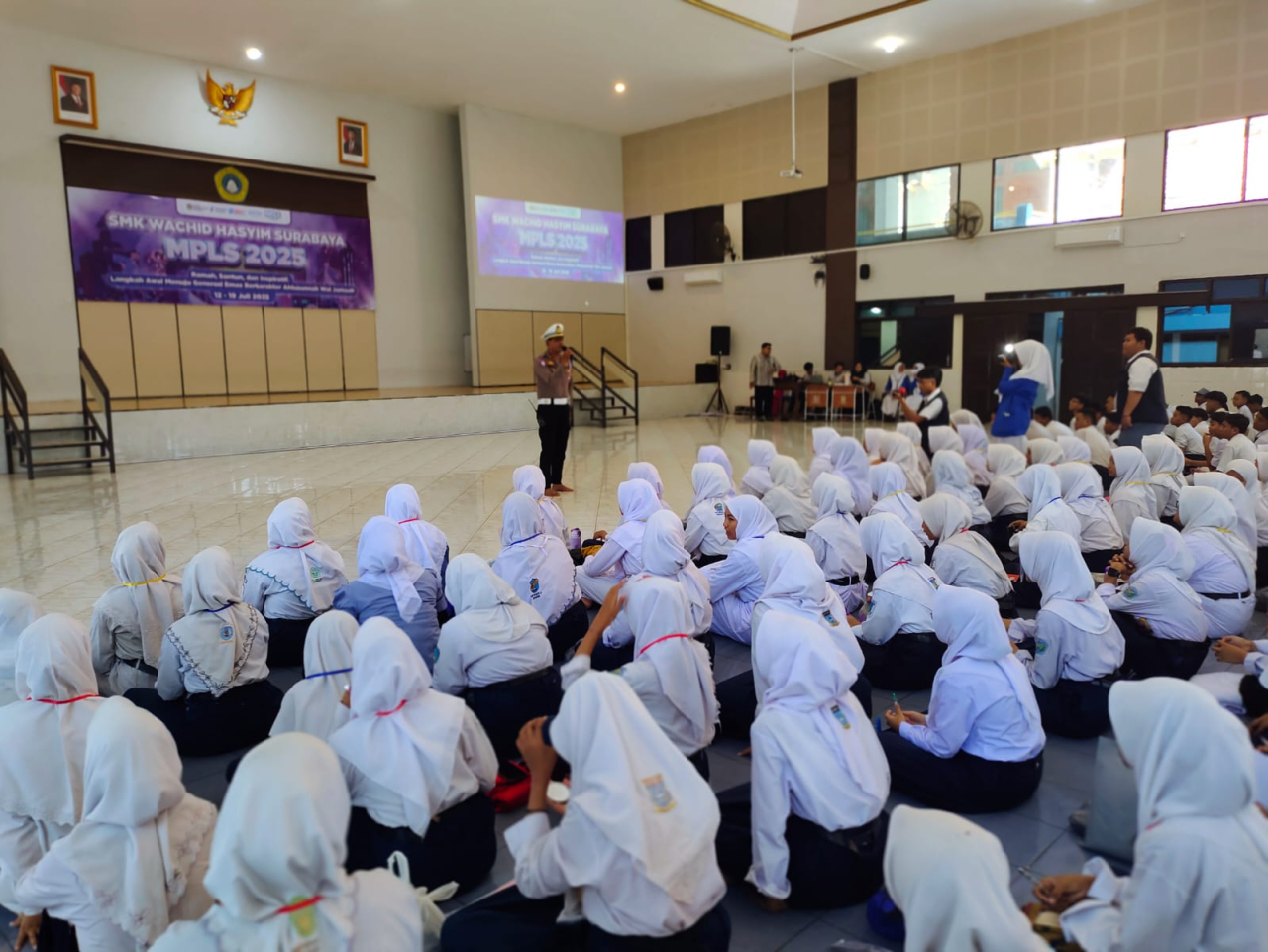 Dukung Operasi Patuh Semeru 2025, Polsek Kenjeran Sosialisasikan Keselamatan Berlalu Lintas di Sekolah"