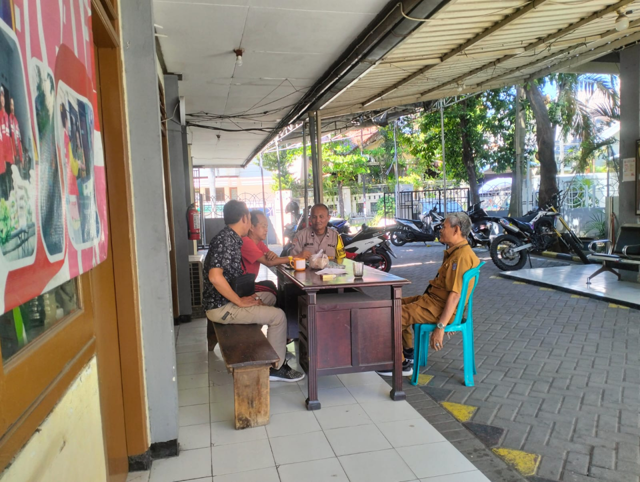 Bhabinkamtibmas Sambang dan Koordinasi Kamtibmas di Kelurahan Tanjung Perak