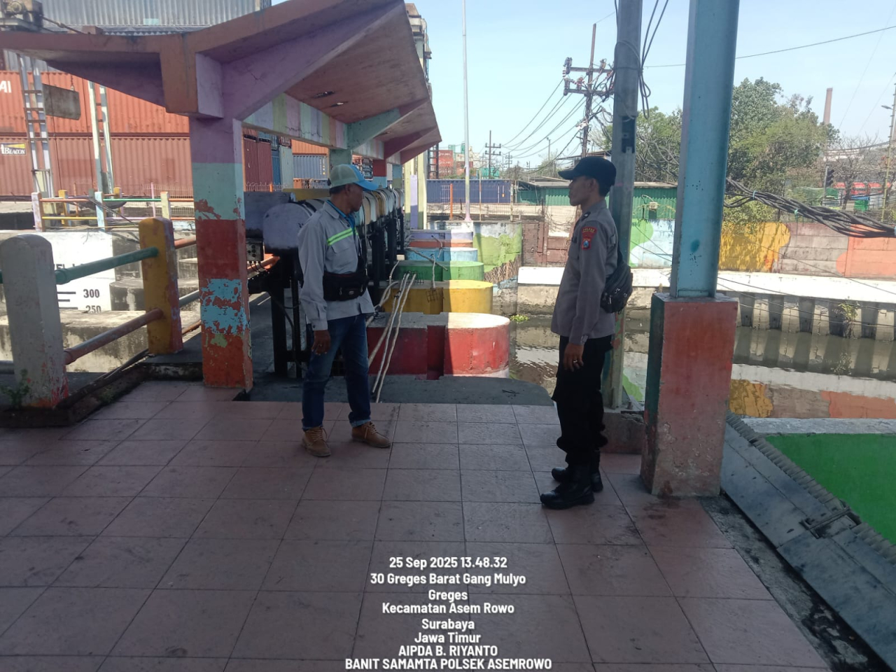 Polsek Asemrowo Laksanakan Patroli dan Koordinasi Pengerukan Lumpur di Pintu Air Balong II Tambak Langon