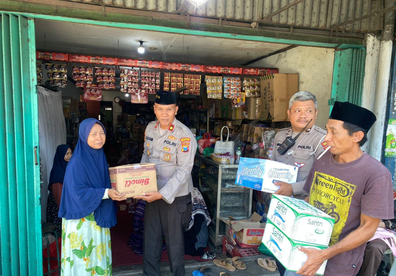 Sampaikan Duka Mendalam, Polres Pelabuhan Tanjung Perak Takziah ke Rumah Dua Santri Korban Reruntuhan Ponpes Al Khoziny