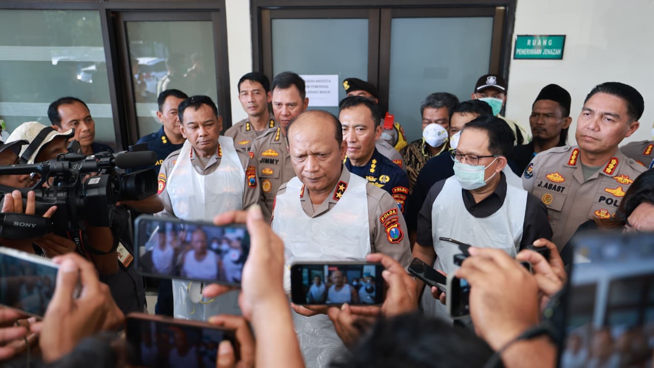 Kapolda Jatim Tegaskan Proses Identifikasi Korban Robohnya Bangunan Pesantren Al-Khoziny Berjalan Intensif
