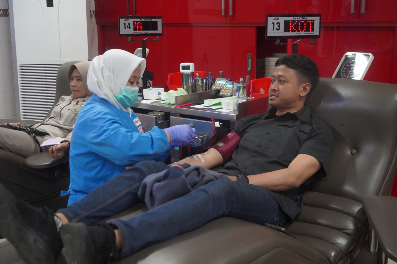 Sambut Hari Jadi ke-74 Humas Polri, Polres Pelabuhan Tanjung Perak Gelar Aksi Donor Darah