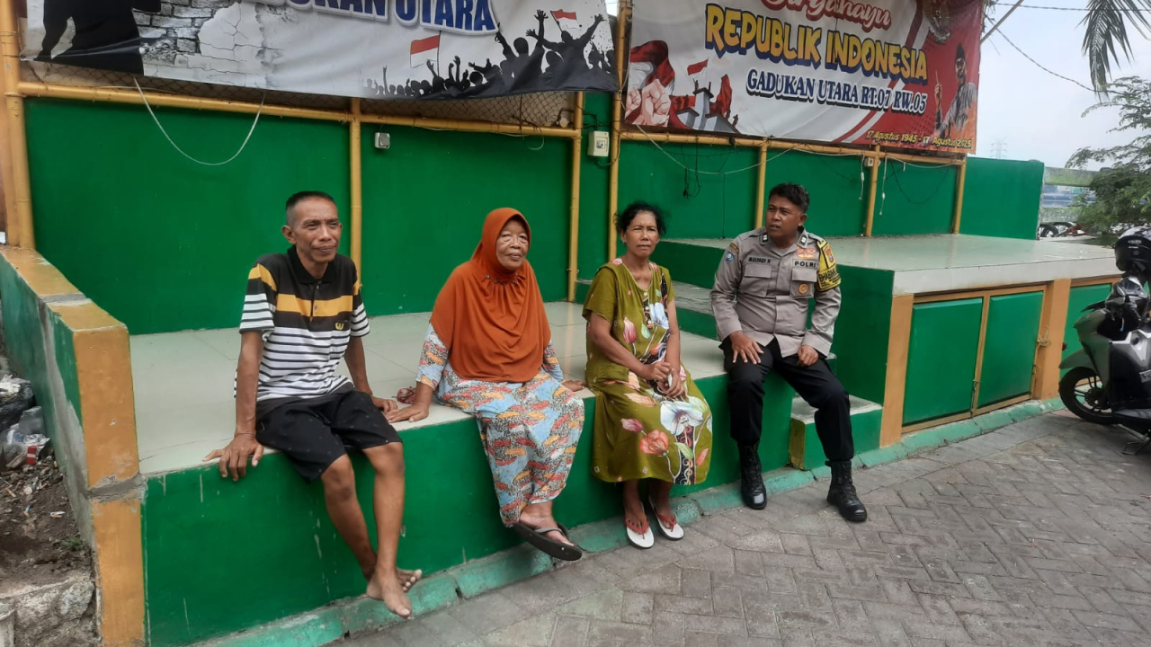 Bhabinkamtibmas Morokrembangan Laksanakan Sambang Warga dan Sampaikan Pesan Harkamtibmas