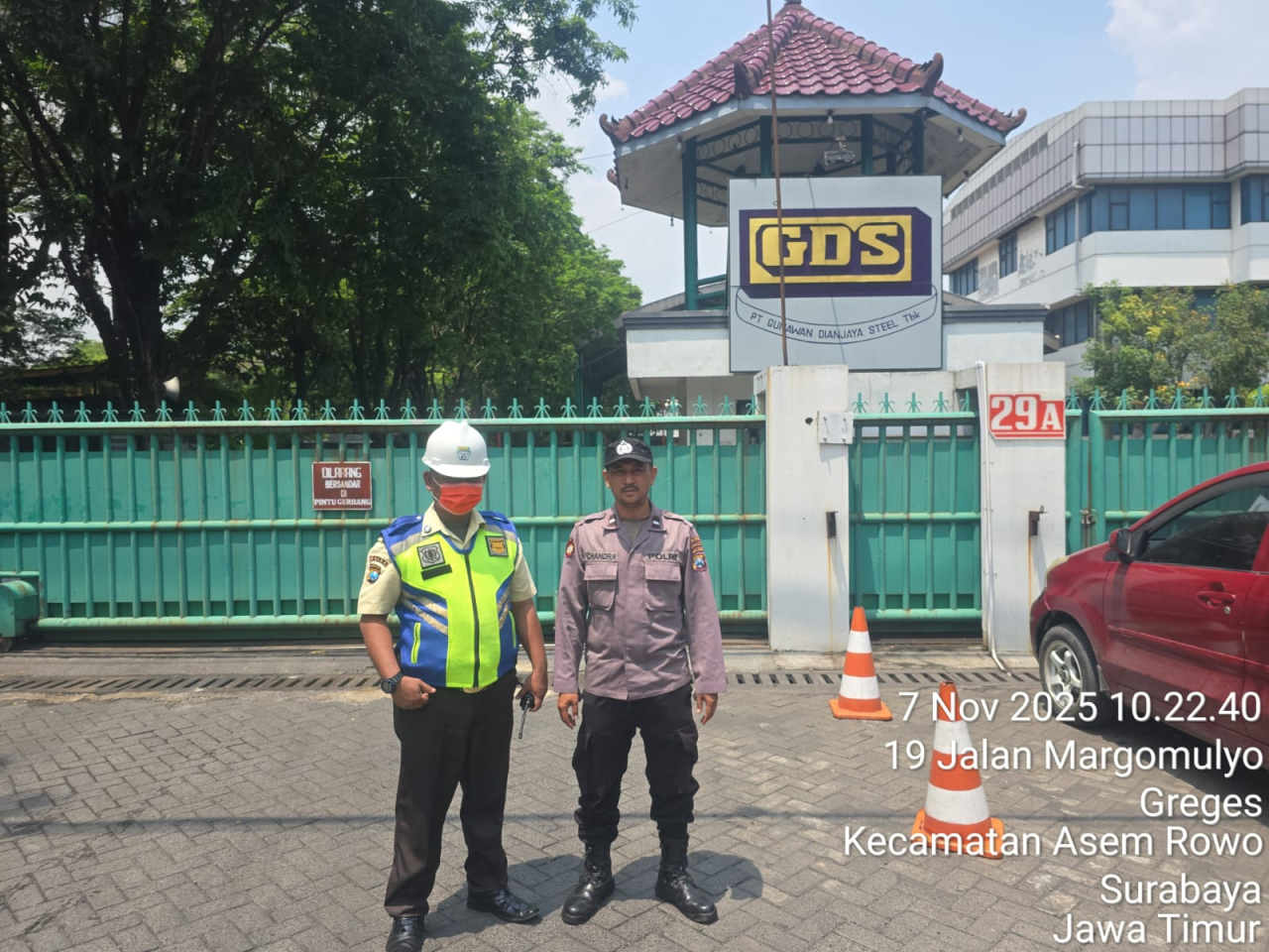 Polsek Asemrowo Gelar Patroli Dialogis di PT GDS, Sampaikan Imbauan Kamtibmas Antisipasi 3C