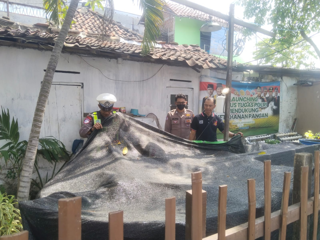 Patroli Harkamtibmas Polsek Semampir Pantau Program Ketahanan Pangan di Sidotopo