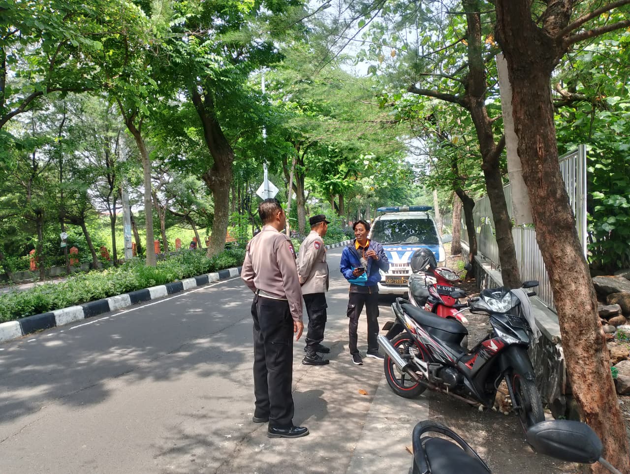 Patroli Dialogis Polsek Kenjeran di Pantai Batu-Batu untuk Tingkatkan Kewaspadaan Masyarakat terhadap 3C