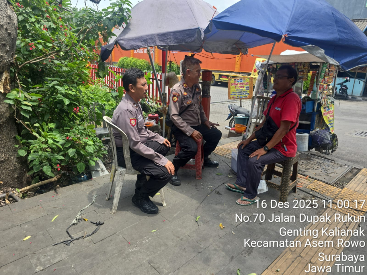 Patroli Polsek Asemrowo di Genting Kalianak, Warga Dihimbau Aktif Siskamling dan Waspada 3C