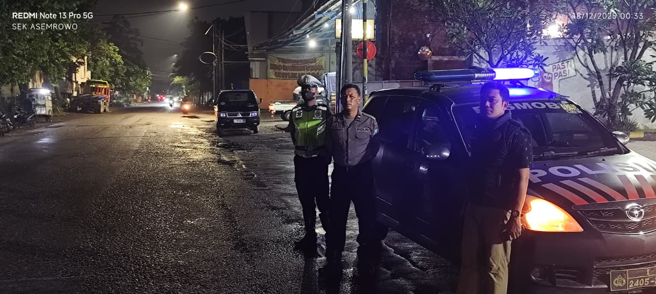Patroli Mobile Polsek Asemrowo Antisipasi Kejahatan Jalanan di Jalan Dupak Rukun