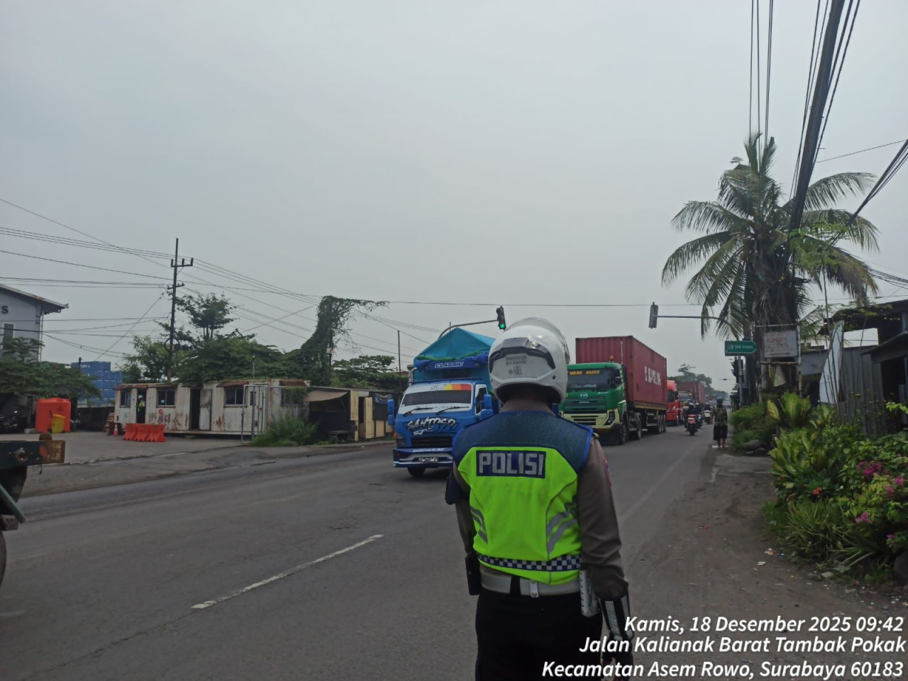 Patroli dan Pengaturan Lalu Lintas Satlantas Polres Pelabuhan Tanjung Perak Jaga Kelancaran Arus Kendaraan